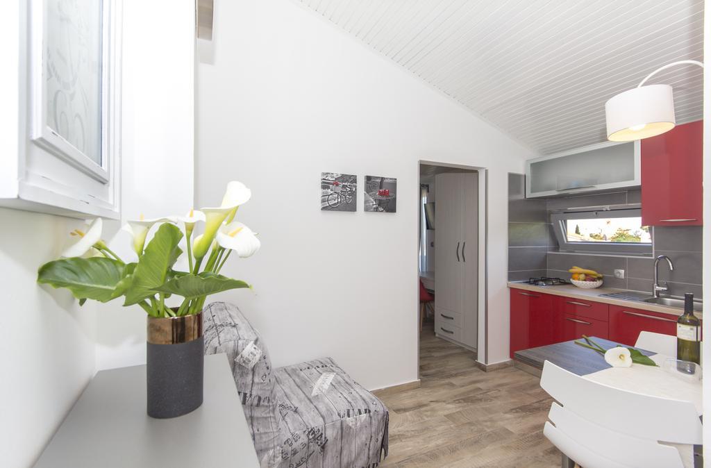 Alison Apartments Premantura Exteriör bild
