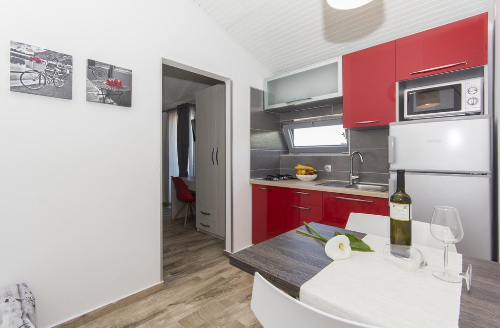 Alison Apartments Premantura Exteriör bild