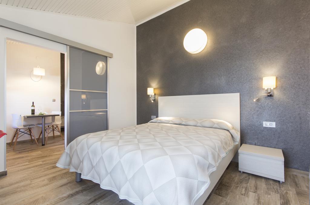 Alison Apartments Premantura Exteriör bild